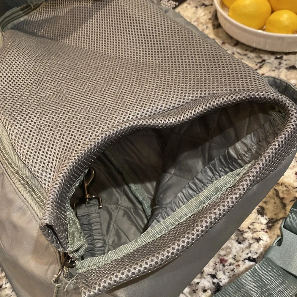 Small pet carrier NWOT